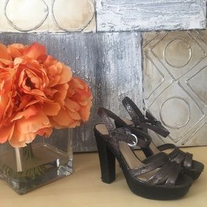 Marc Fisher Womens Silver/Gray Size 7.5 Sandals